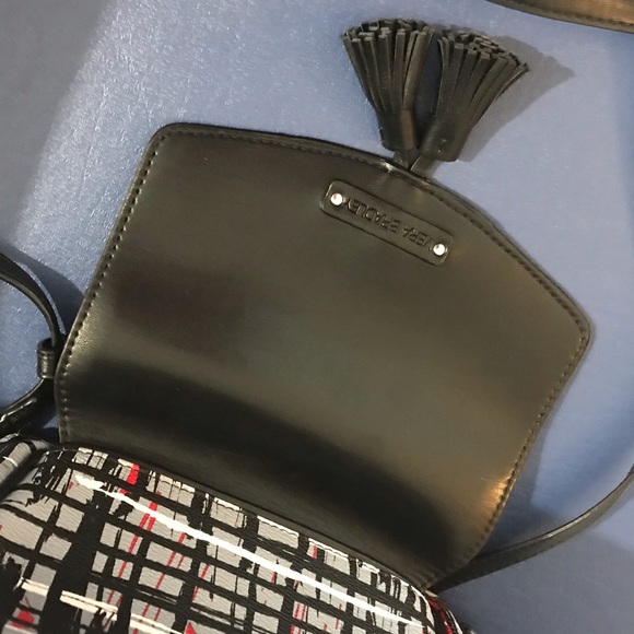 Vera Bradley tassel crossbody - Picture 10 of 16